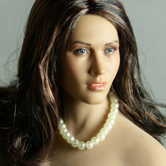 Nouveau Toys 1/6 Scale Female White Pearl Single Loop Necklace